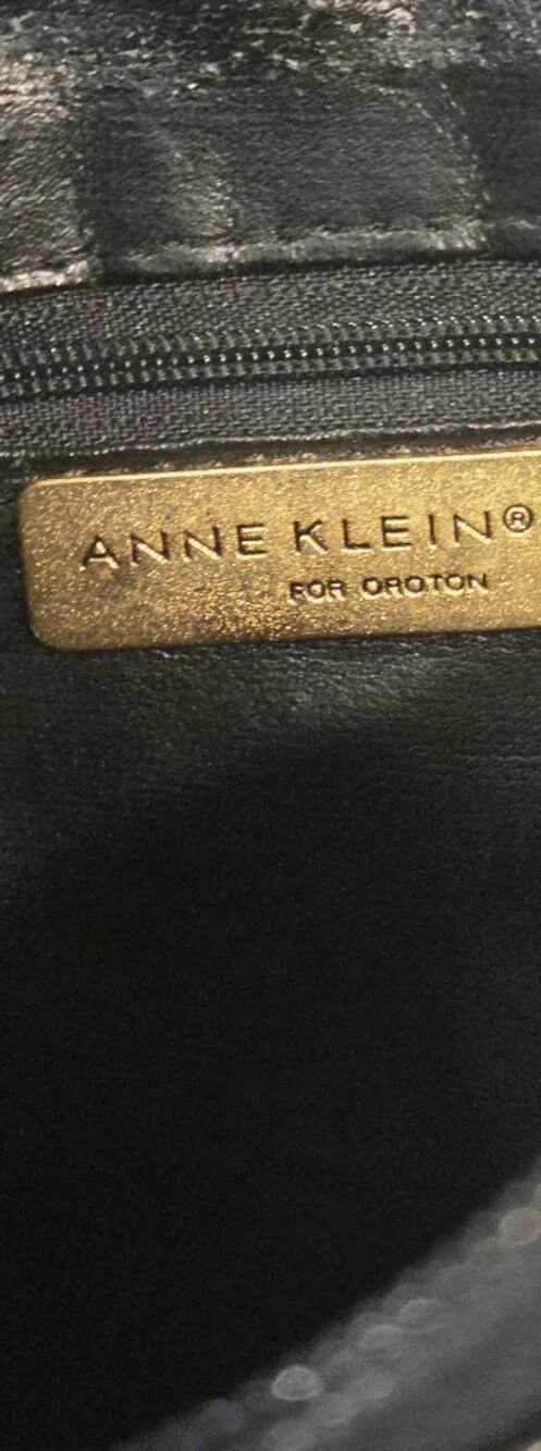 Anne Klein lion front